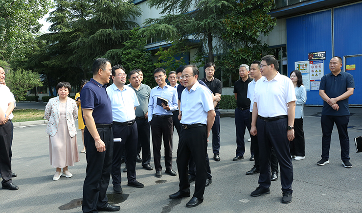 新鄉(xiāng)市市長魏建平蒞臨高服篩機(jī)調(diào)研指導(dǎo)